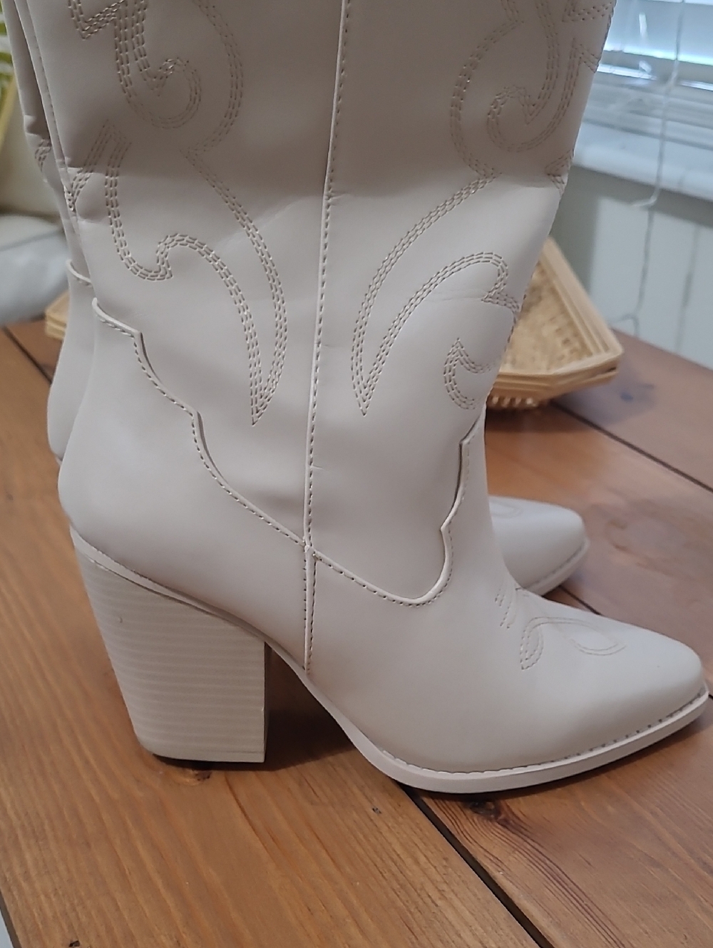 Gorgeous Cream Cowboy Boots - Picture 6 of 9